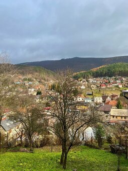 predáme stavebný pozemok s domčekom - 2