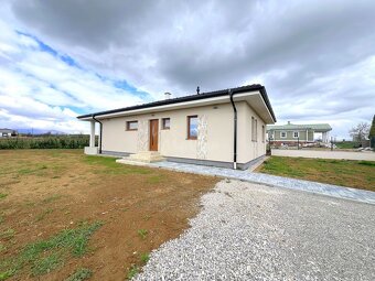 NOVOSTAVBA skoro. dokončená v obci Šišov poz.700m2 - 2