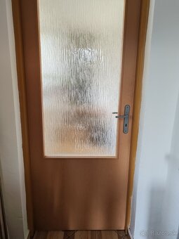 Predám takmer nové dvere 5ks práve aj s kluckami - 2