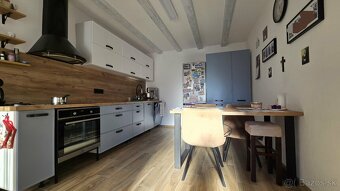 Rodinný dom s rozsiahlym pozemkom, bazénom, letnou kuchynkou - 2