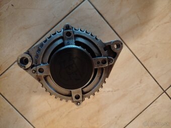 Predám alternátor Toyota RAV4 - 2