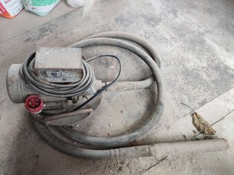 stavebny vibrátor na betón - 2