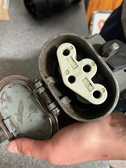 Vidlice a zasuvky 63 a - 2