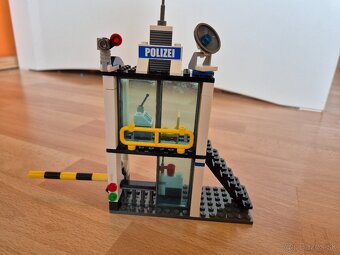 LEGO City 7743 Policajný kamión - 2