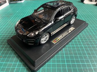 Model Porsche Macan Turbo Bburago 1:24 - 2