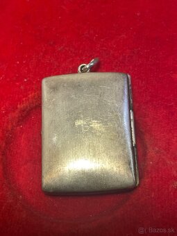 starozitny strieborný medailon ,na foto - 2