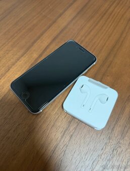 Iphone SE (2022) - 2