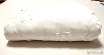 Unikátny ručne vyšívaný prehoz na manželskú posteľ - 2