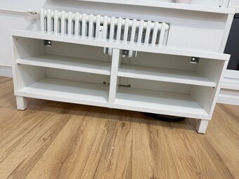 Stolík pod tv - Ikea Besta - 2