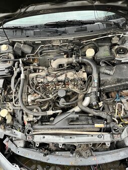 Rozpredám Mitsubishi Carisma 1.9Di-D - 2