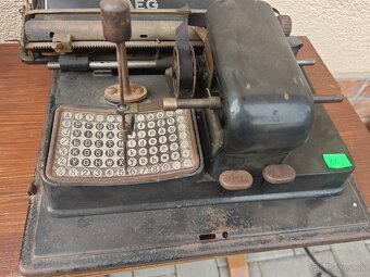 Starožitný písací stroj - 2
