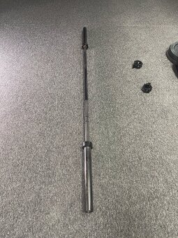 OLYMPIJSKÁ TYČ ČIERNA 20KG S LOŽISKAMI - 2