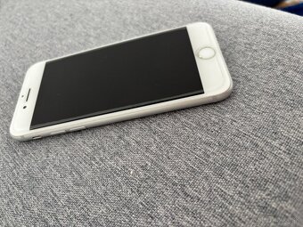 Predám iPhone 8 - 2