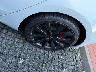 Tesla model 3 perf. 20 palcove original kolesa s TPMS a pneu - 2