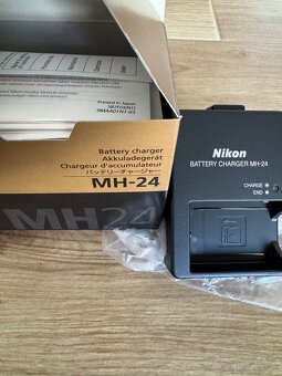 Nikon MH-24 - 2
