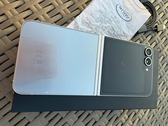 Samsung Galaxy Z FLIP 6 Top stav - 2
