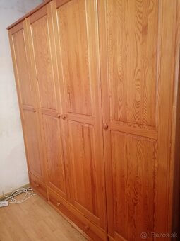 Drevená (masívna) šatníková skriňa - 2