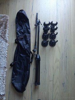 Stojan na mikrofón , plus puzdro . Stojany na gitara na sten - 2