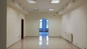 klimatizované obchodné priestory v centre Trenčína - 2