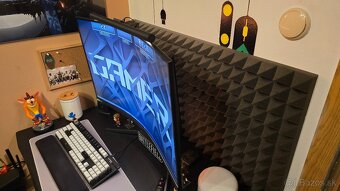 Predám monitor Samsung Odyssey G7 (2021) - 2