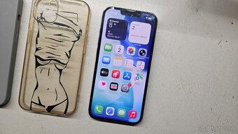 Apple iPhone 13 tmavý 128GB - puknutý zadok - 2