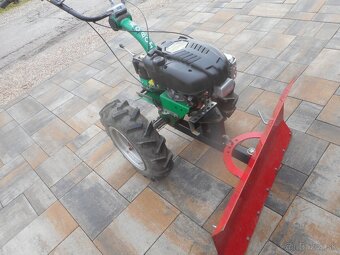 Malotraktor ROBOT s prislusenstvom - 2