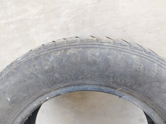 Pneu 165/70 R14 - 2