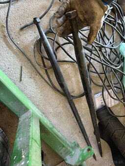 Čelný nakladač John Deere - 2