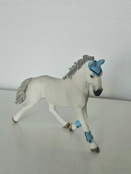 Schleich turnajová jazdkyňa na koni - 2