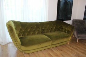 Zelený zamatový gauč - 2