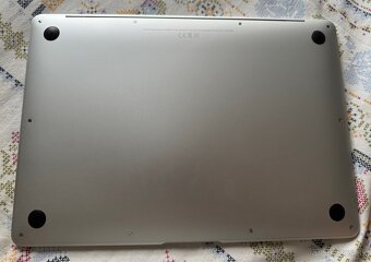 Predám MacBook Air - Intel i7, 2020 - 2