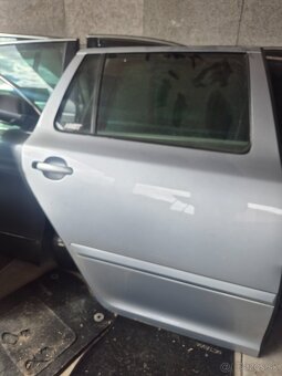 Predám pravé zadné dvere pre Škoda Octavia II 2 combi - 2