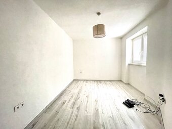 Na prenájom garsonka na Tureckej v centre s parkovaním - 2