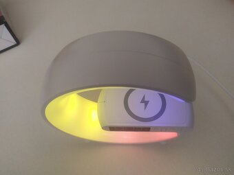 LED Lampa s Bezdrôtovou Nabíjačkou - 2
