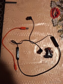 JBL sluchatka - 2