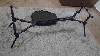 rod pod AVID CARP, stojan na udice - 2