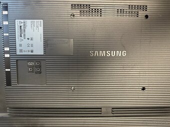 Samsung QM32R-B display vesa 200x200 DO a nap. Kabel - 2
