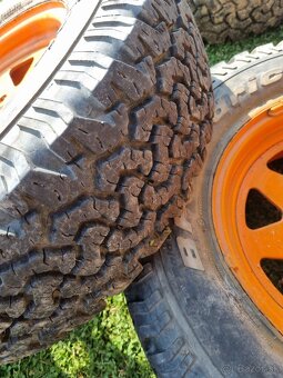 Predam na suzuki samurai otocne disky r15 plus A/T gumy - 2