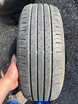 Predám 2ks letné pneu Continental 205/60 R16 - 2