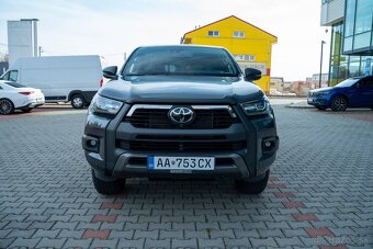 Toyota Hilux DC 2.8 I D-4D Invincible 4x4 A/T - 2