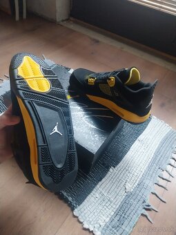 Jordan 4 Retro Thunder - 2