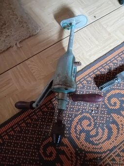 ručná vŕtačka - 2