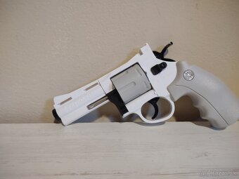 Pištoľ na penové náboje - 2