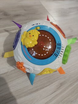 Neposlušná lopta - interaktívna hračka - 2