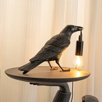 Gotická Stolová Lampa s Vranou a USB - 2