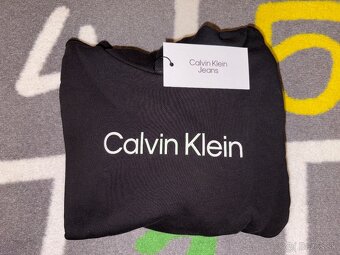 Originál mikina Calvin Klein v.128 s visačkou - 2