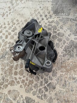 Ford Fusion robot - 2