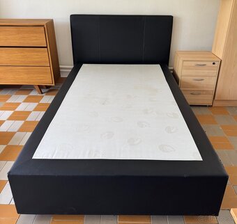 Čierna jednolôžková posteľ – bez matraca - 2