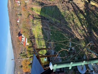 Stavebný pozemok s malou chatkou - 2