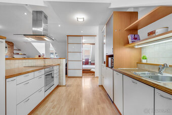 PREDAJ - podkrovný 3-izbový byt na Nivách - 500 bytov, Súťaž - 2